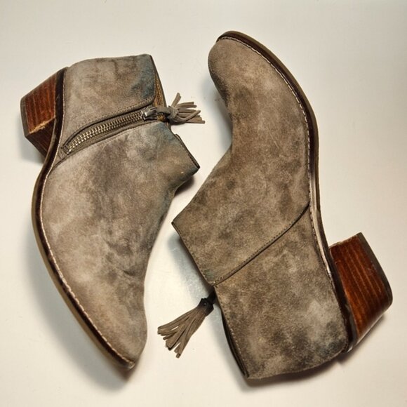 Vionic Size 7 Suede Ankle Boot 1.8" Heel Rubber Sole Side Zip Almond Closed Toe - Picture 3 of 11